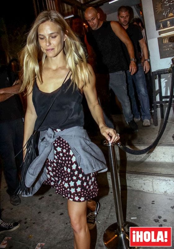 Bar Refaeli y su marido Adi Ezra en el concierto que ofreció el rapero y marido de Kim Kardashian en Tel Aviv, Kayne West
