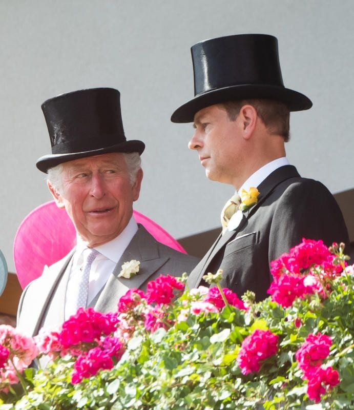 El rey Carlos con el príncipe Eduardo, nuevo duque de Edimburgo