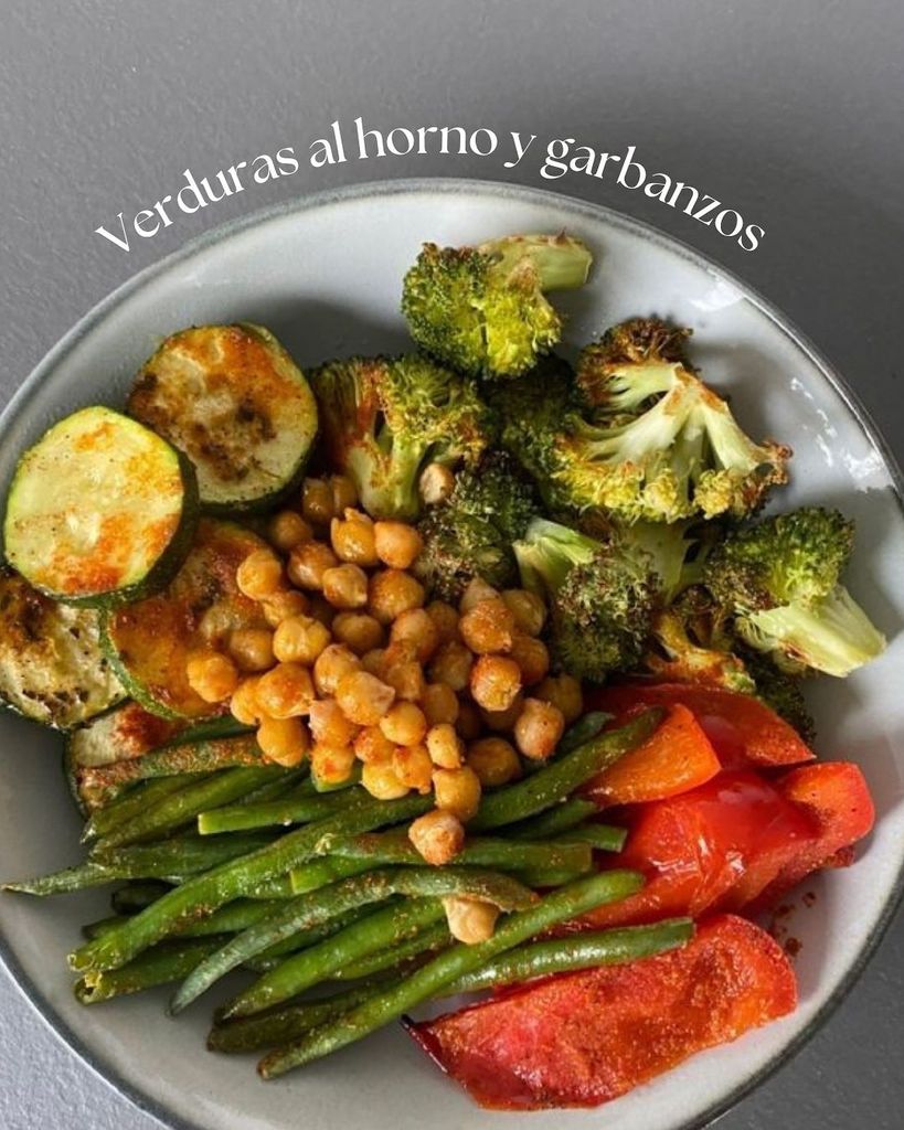 Comida de Ariadne Artiles: verduras al horno y garbanzos