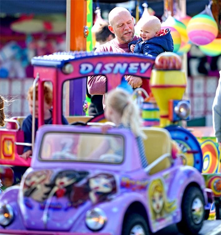 Mike Tindall con sus hijos