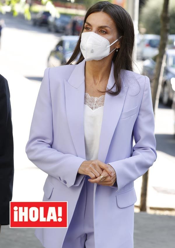 Reina Letizia con traje 