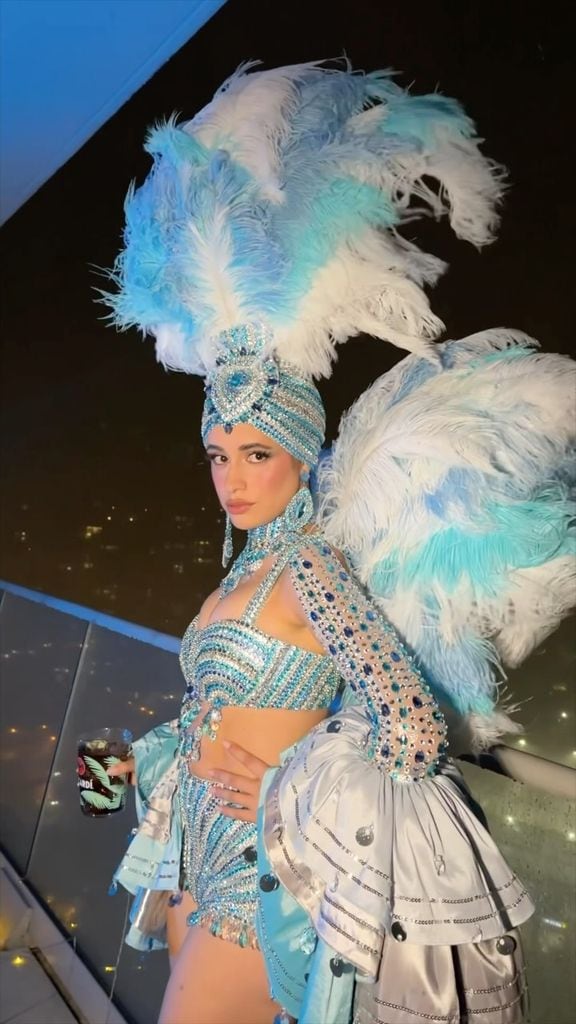 Camila Cabello se caracterizó como una bailarina del cabaret Tropicana, de La Habana, Cuba