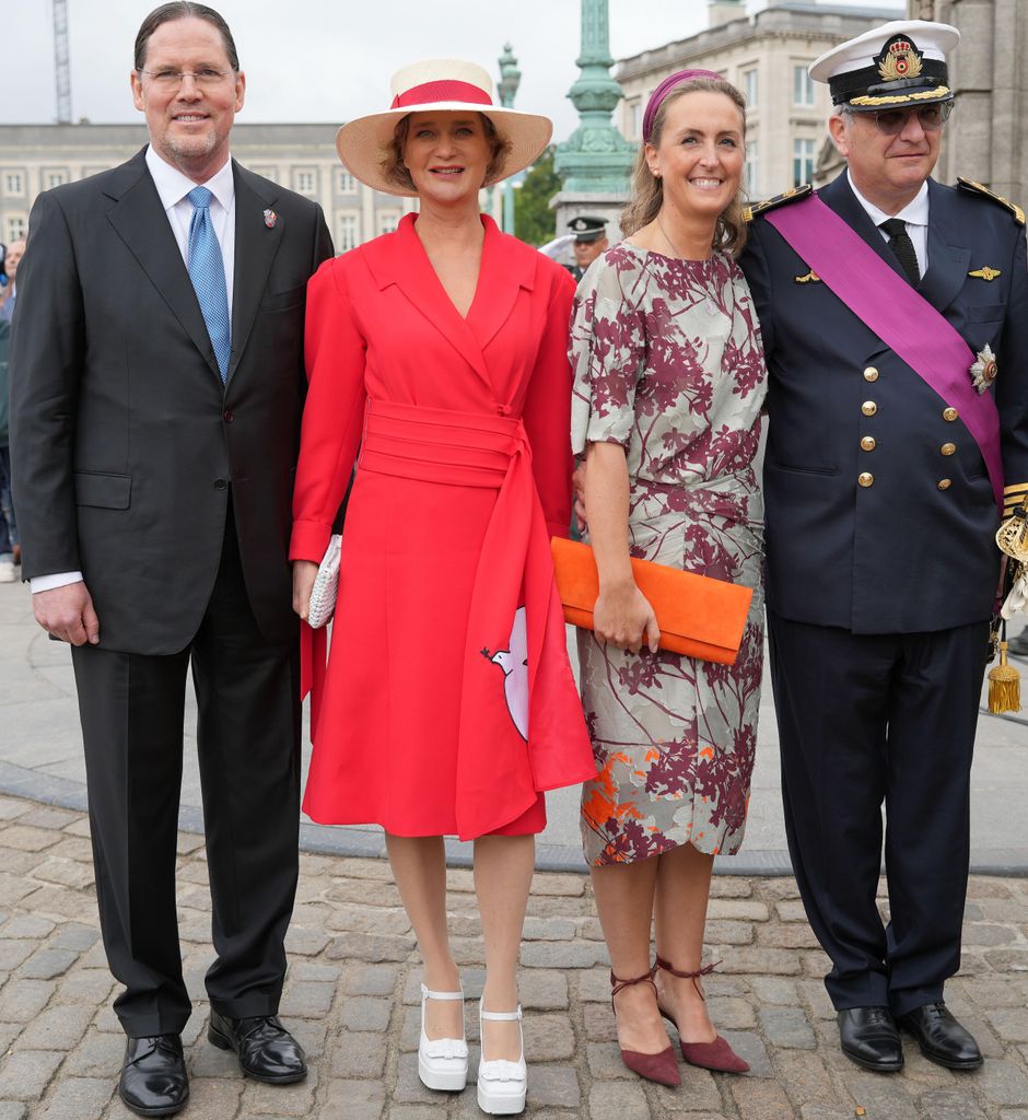 Delphine con su pareja, James O'Hare, su hermano, el príncipe Laurent, y su cuñada, la princesa Claire