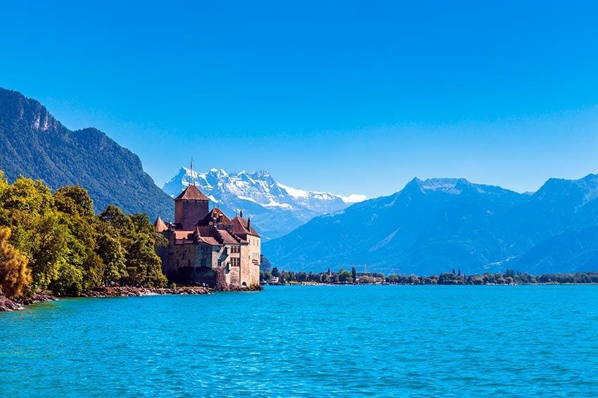 Castillo de Chillon a orillas del lago Lemán, Suiza