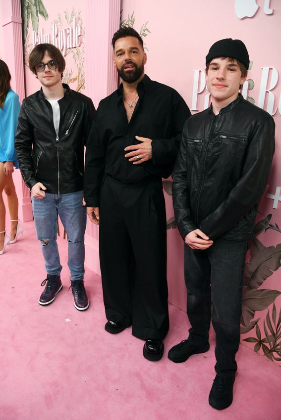 Valentino y Matteo, posando junto a su padre