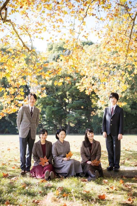 Akishino de Japón con su familia