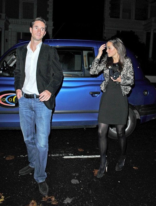 Pippa y James después de una cita en octubre de 2012 en el restaurante Hakkasan de Mayfair
