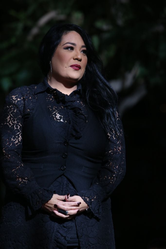 Suzette Quintanilla fue quien recibió el reconocimiento póstumo de su hermana.