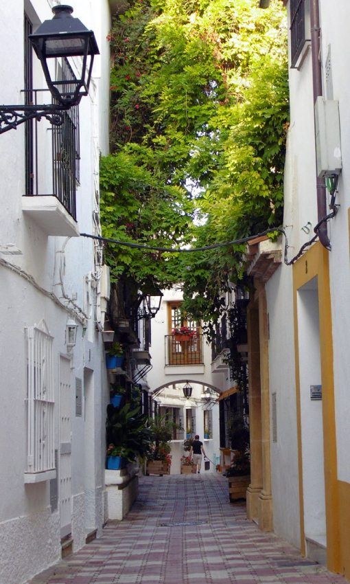 Un paseo por las calles del casco histórico de Marbella, uno de los más bellos y mejor conservados de la Costa del Sol.