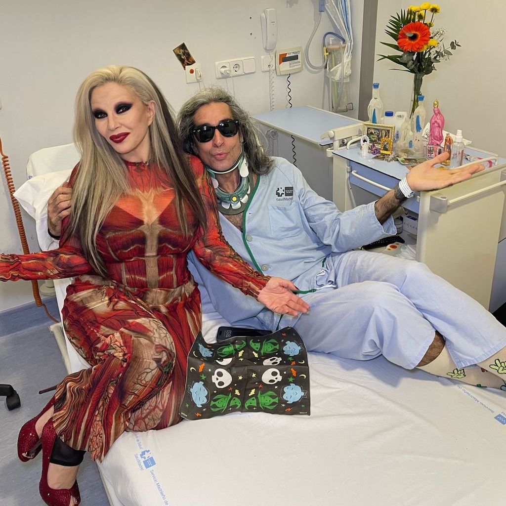 Alaska y Mario Vaquerizo en el Hospital Ramón y Cajal, 31 octubre 2024