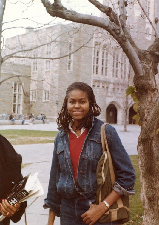 Su primer beso con el expresidente de EE.UU, su vida en la Casa Blanca... ¡HOLA! desvela en primicia las memorias de Michelle Obama