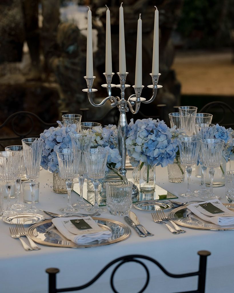 Decoración de bodas con candelabros azul