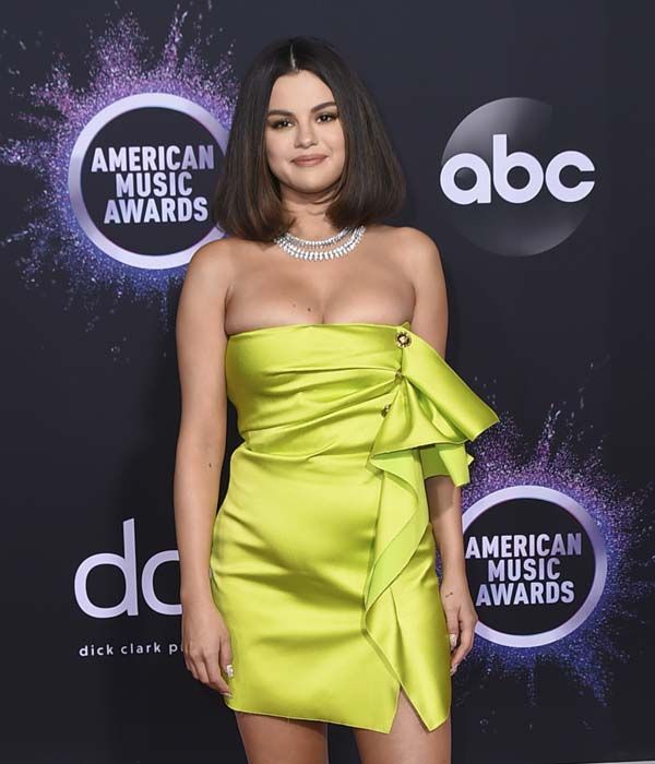 selenagomezvestidoamas