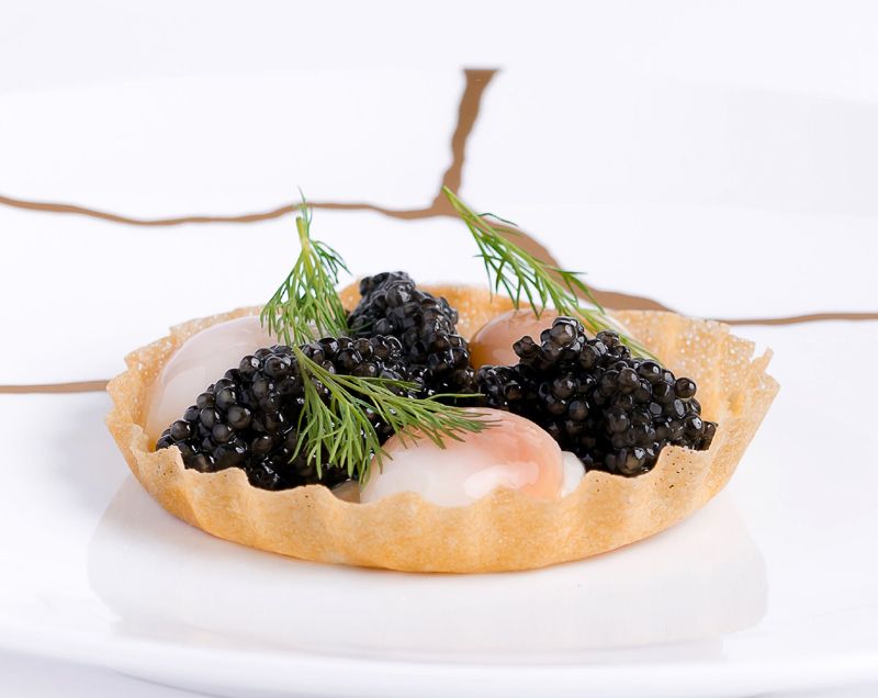 Huevos de codorniz con caviar