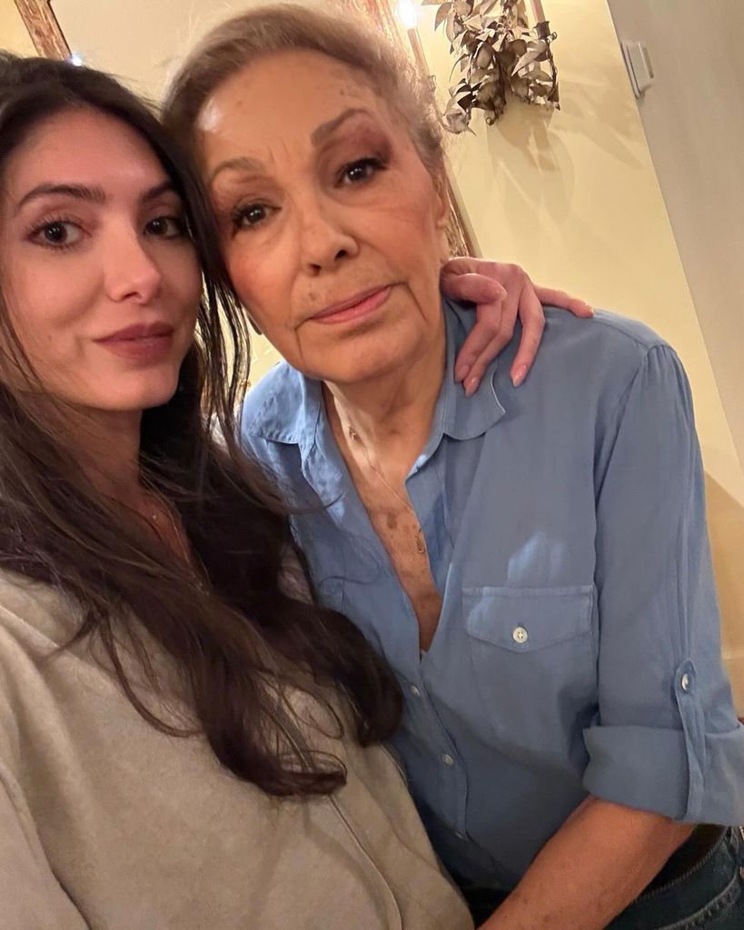 Farah Diba con su nieta, Noor Pahlavi