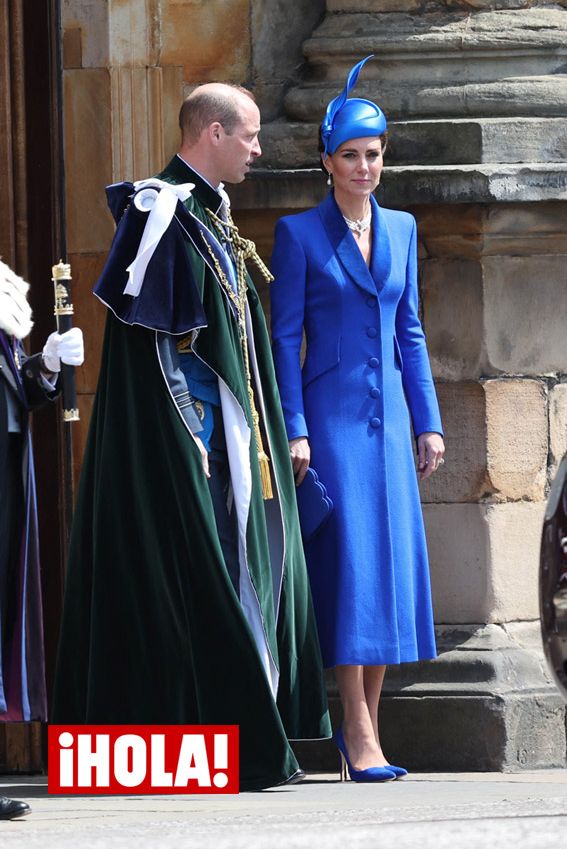 La princesa de Gales, radiante de azul eléctrico con perlas heredadas de Diana e Isabel II