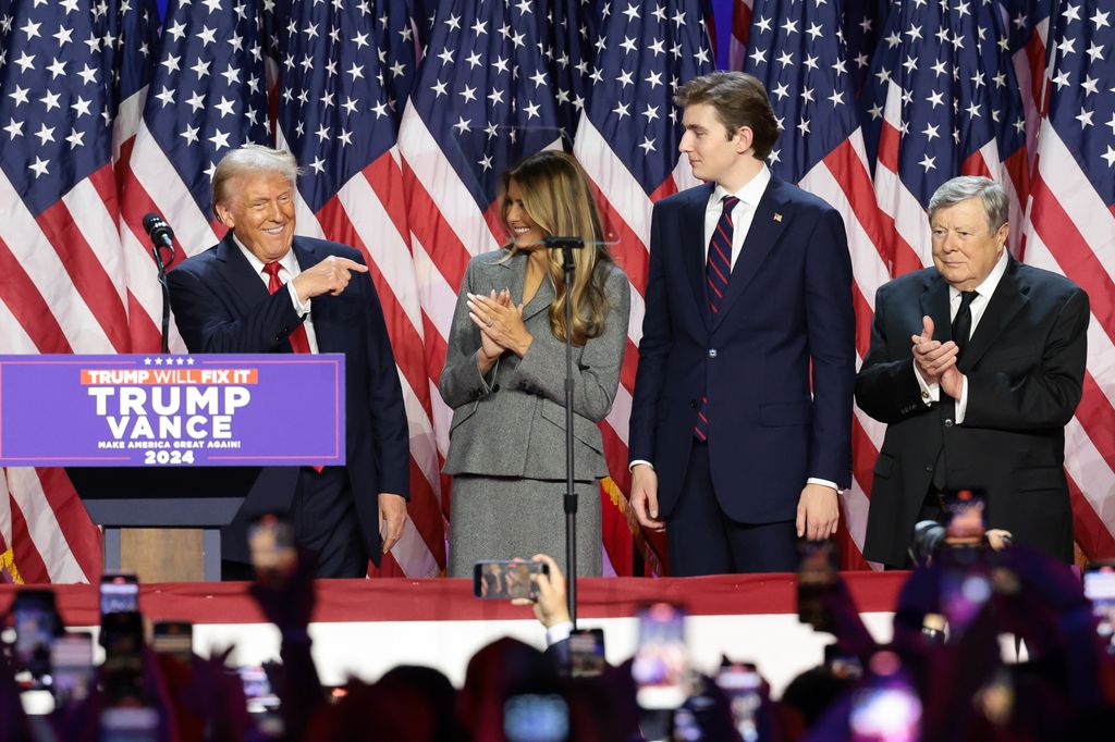 Donald Trump con su mujer Melania y su hijo Barron