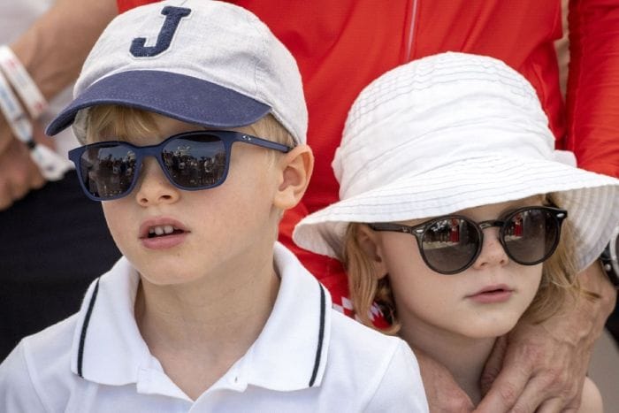 Los príncipes Gabriella y Jacques con gafas de sol