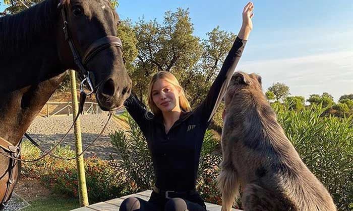 Cristina Iglesias, disfrutando con sus mascotas en la Costa del Sol