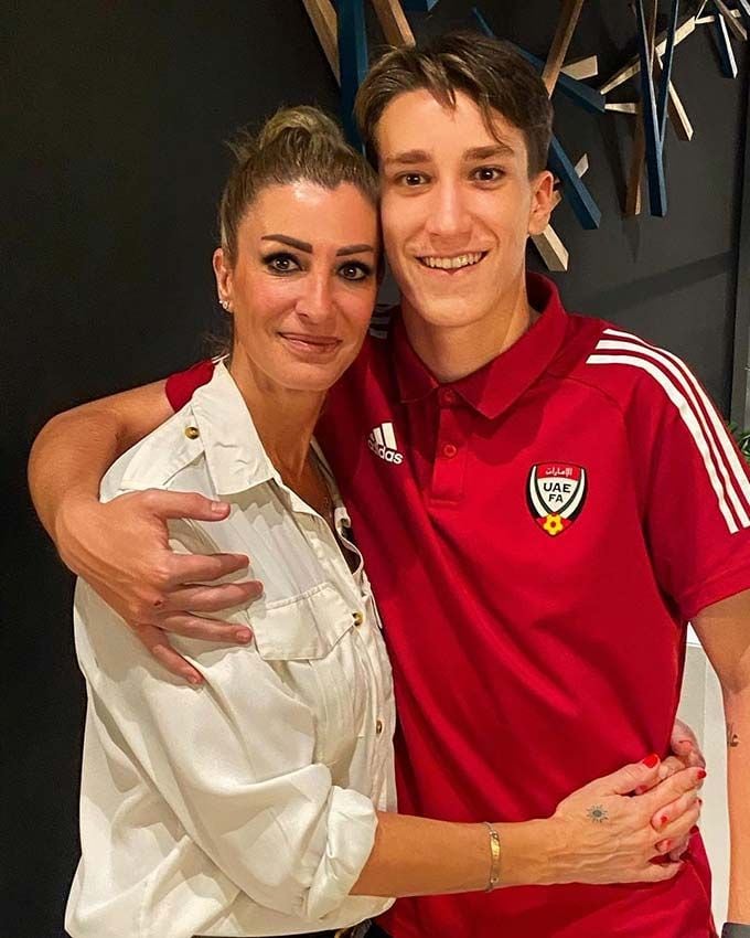 Malula Sanz le desea muchos éxitos a su hijo mediano, Miguel, como futbolista