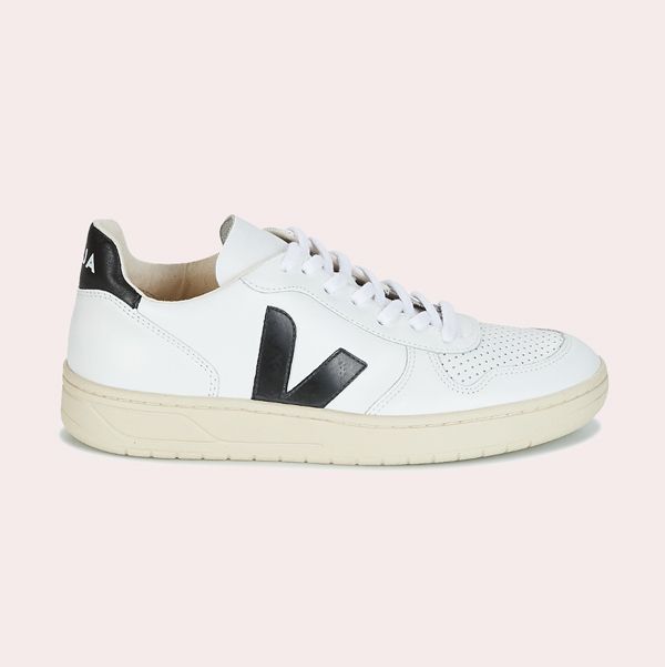 Zapatillas de deporte blancas y negras de cuero V-10 de VEJA