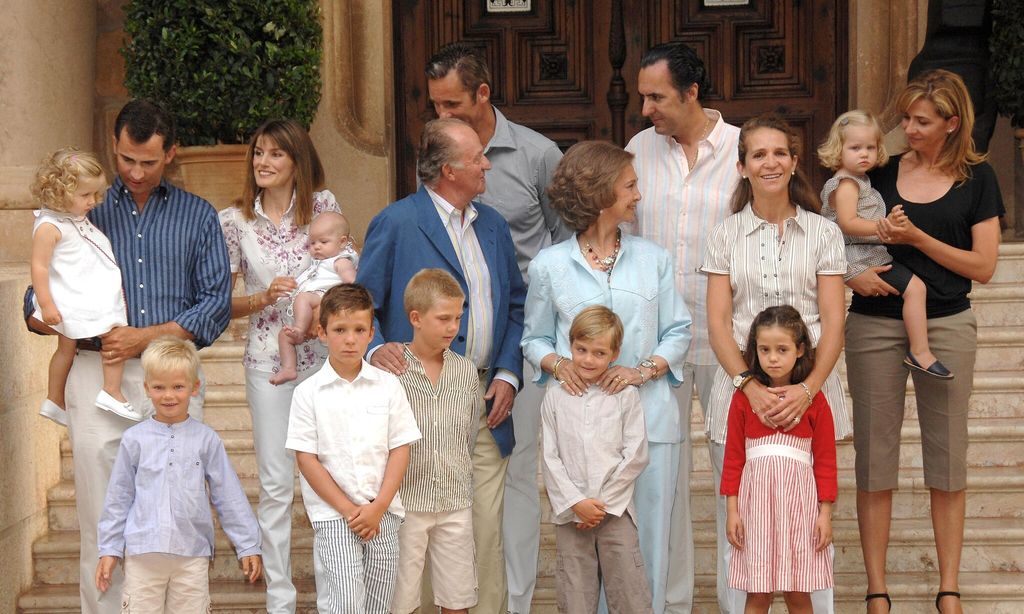 spanish royal family photocall at marivent palace august 6 2007