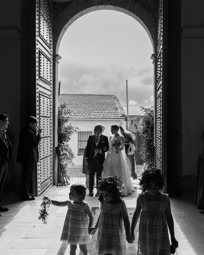 Novia entrando a la iglesia