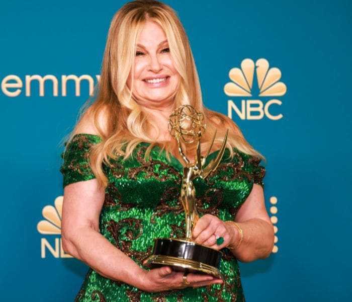 Jennifer Coolidge participa en The Watcher