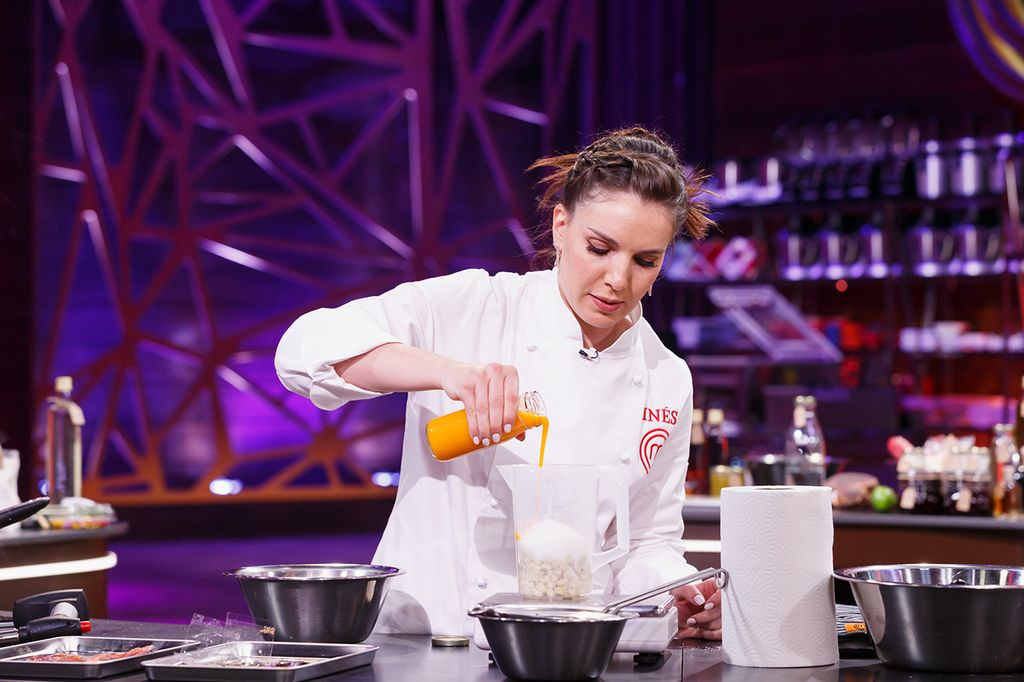 Inés Hernand cocinando en la final de MasterChef Celebrity 9