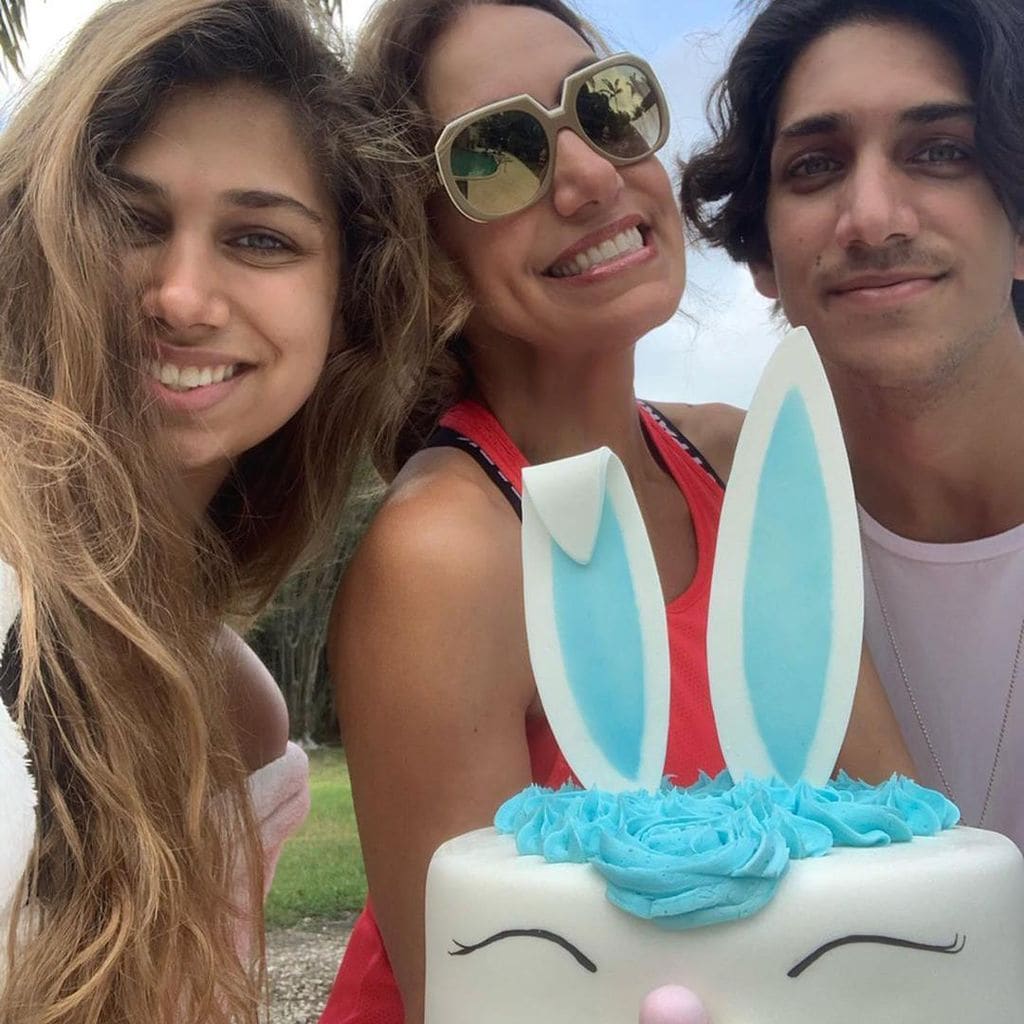 lili estefan junto a sus hijos lina y lorenzo