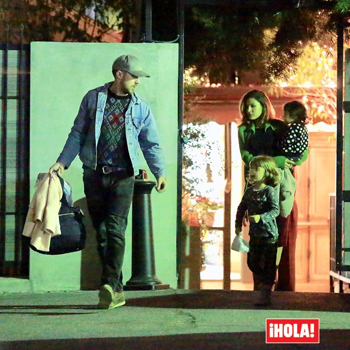 Eva Mendes con Ryan Gosling y sus hijas