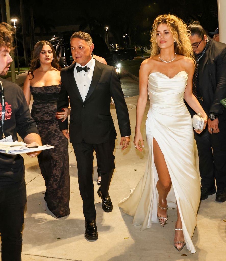 Alejandro Sanz con Candela Márquez y su hija Manuela en la fiesta previa a los Grammy Latinos 2024