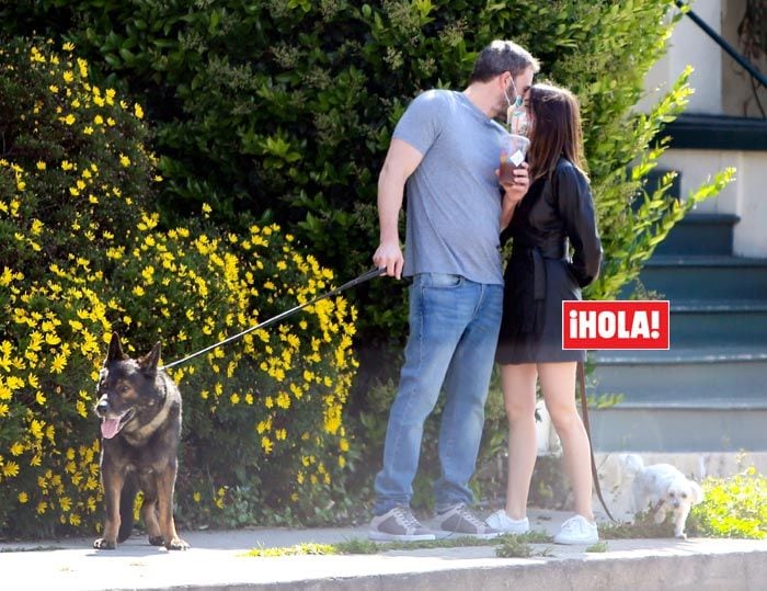 Ana de Armas y Ben Affleck paseando en la cuarentena