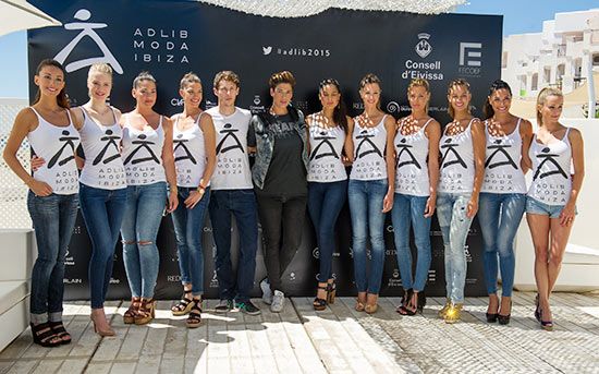 Rueda de prensa para presentar la 44ª edición de la pasarela ibicenca. En la imagen, de izquierda a derecha: Noelia López, Ekaterina Strygina, Lorena Jiménez, Laura Sánchez, Nicolás Coronado, Vanessa Klein, Patricia Yurena, Ana Vide, Elisabeth Reyes, Desiré Cordero, Verónica Hidalgo y Astrid Klisans.
