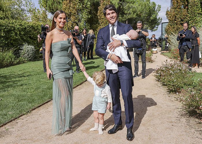 María Pombo y Pablo Castellano con sus hijos