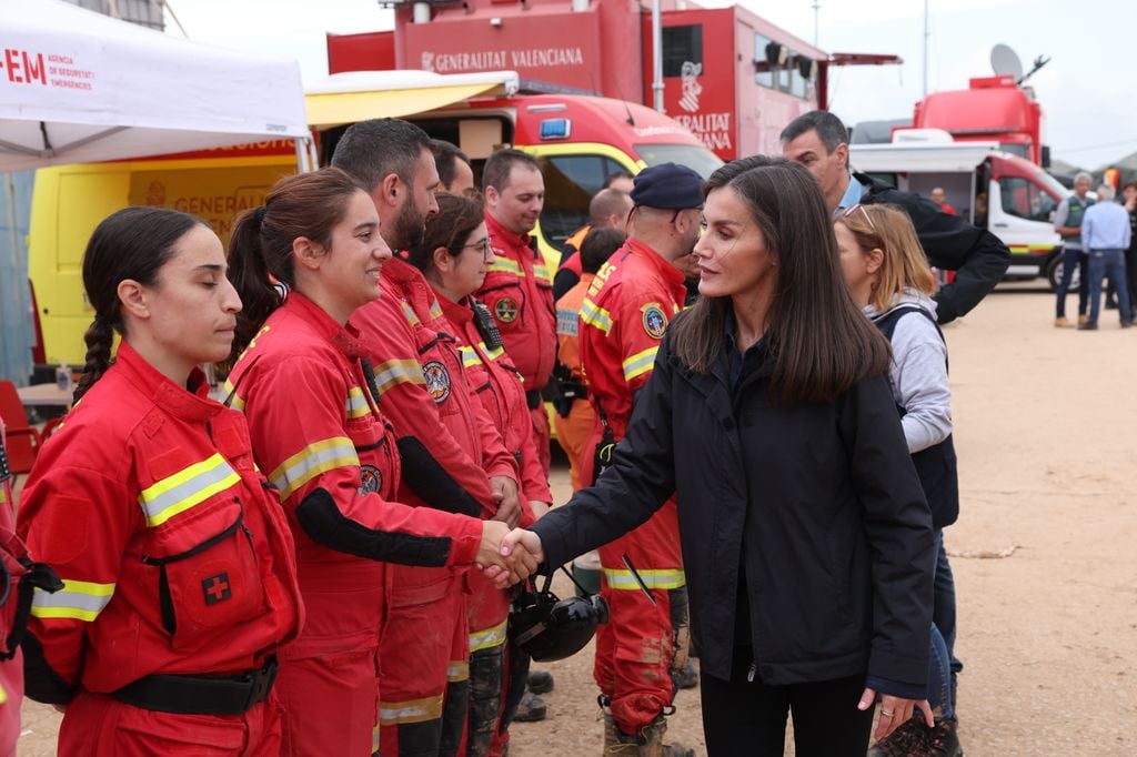 LOS REYES FELIPE VI Y LETIZIA VIAJAN A LAS ZONAS AFECTADAS POR LA DANA