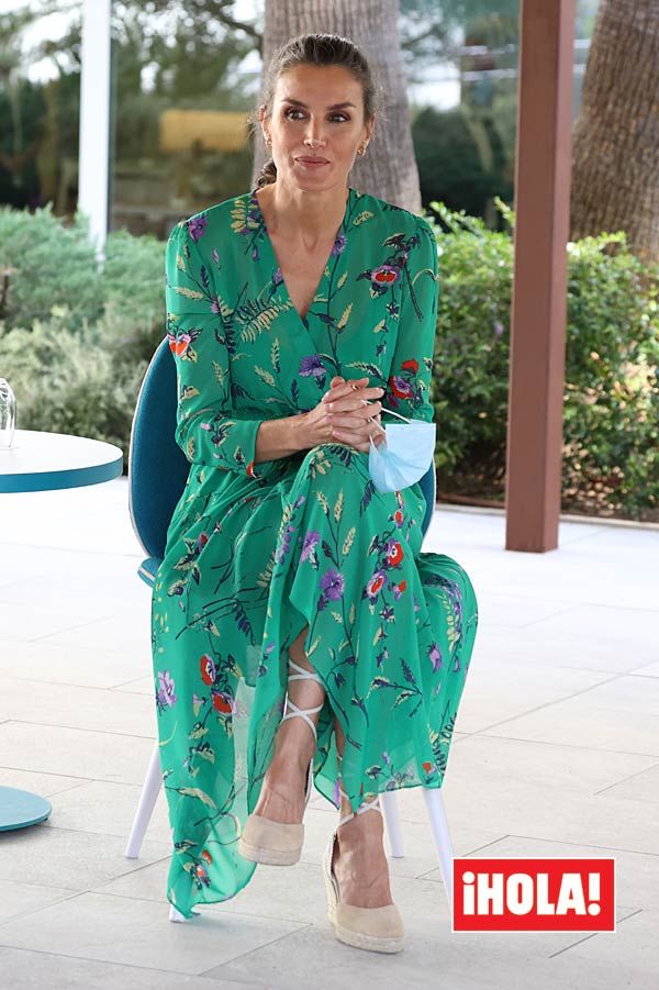 Reina Letizia con vestido de flores