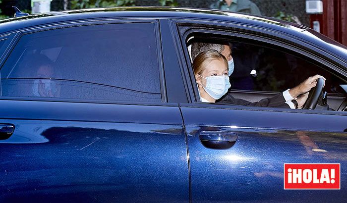 La princesa Leonor en el coche con don Felipe y la infanta Sofía