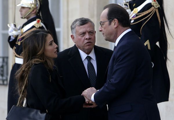 Los soberanos han mostrado sus condolencias por lo ocurrido al presidente Francois Hollande
