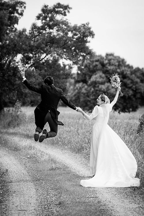 Vestido de novia sencillo, clásico y con cola