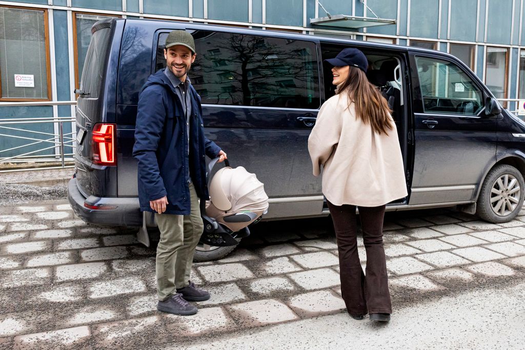 Carlos Felipe de Suecia y Sofia de Suecia salen del hospital tras el nacimiento de su cuarta hija 