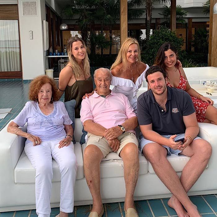 Ana Obregón con su familia