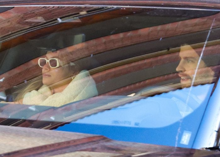 Gerard Piqué y Clara Chía en un coche 