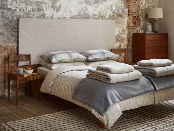 La ropa de cama es un elemento esencial a la hora de crear una atmósfera propicia para el descanso. De Zara Home.
