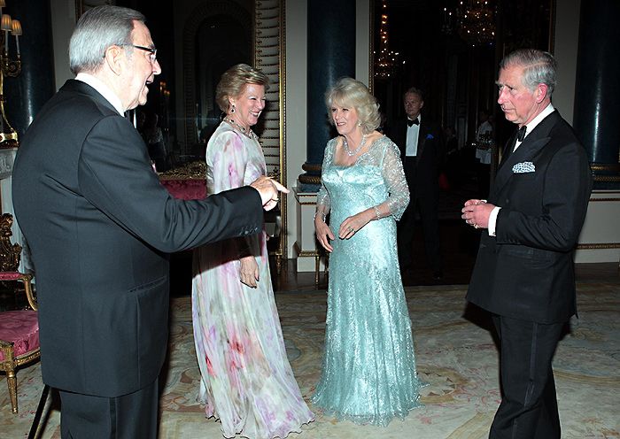 Constantino de Grecia con Carlos III y la reina Camilla