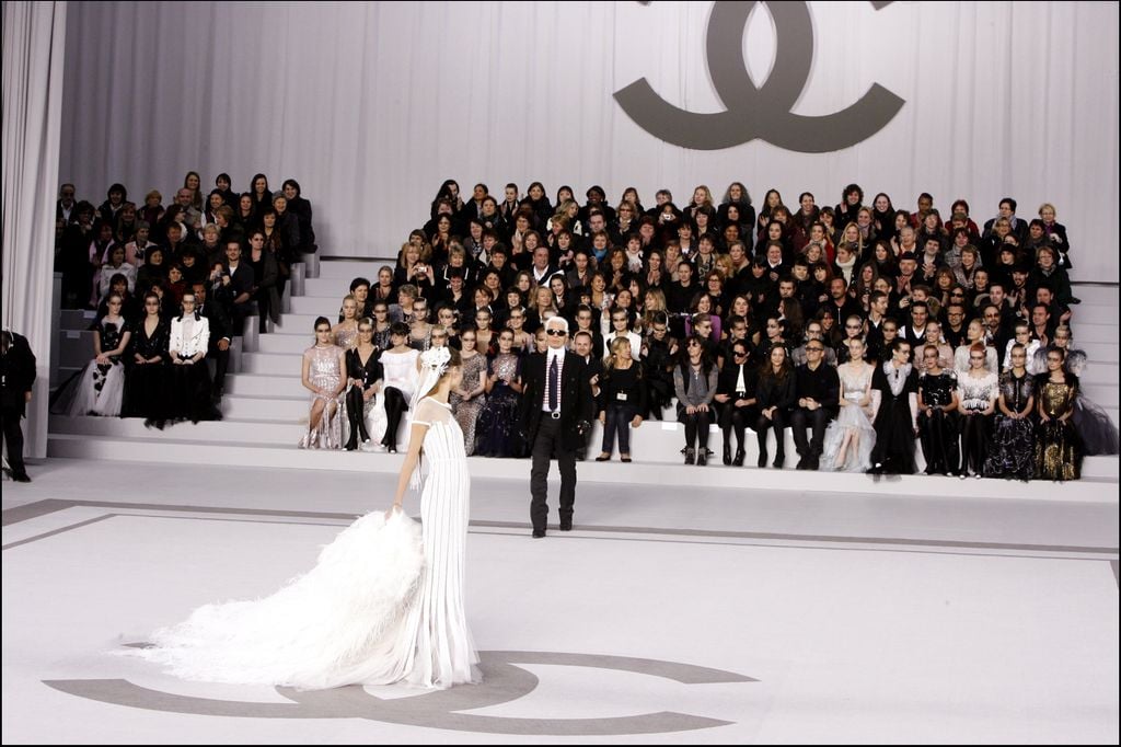 Una novia diseñada por Kar Lagerfeld para Chanel, en 2007