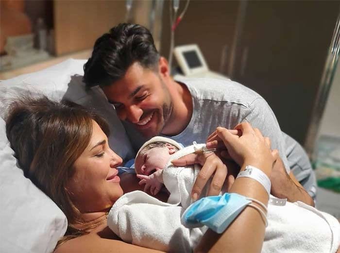 Paula Echevarría y Miguel Torres con su hijo