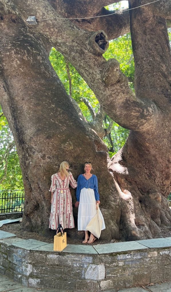 Marie-Chantal con su amiga