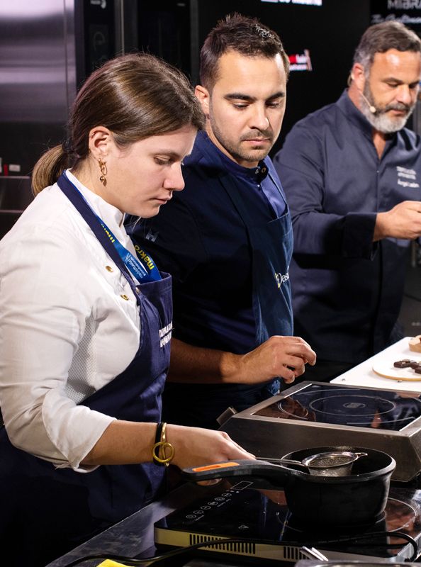 El chef Ángel León y su equipo