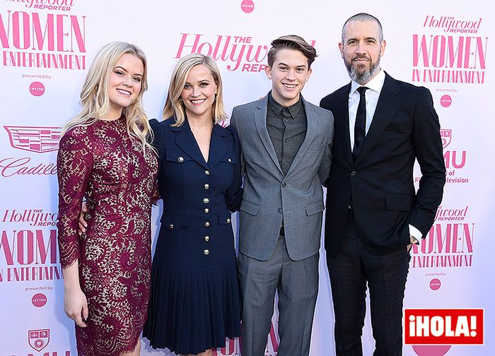 Reese Witherspoon con sus hijos Ava y Deacon y su marido, Jim Toth